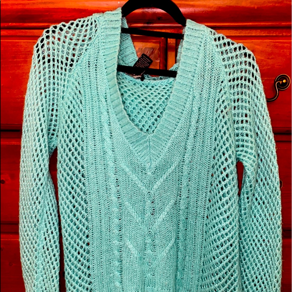 Light weight sweater